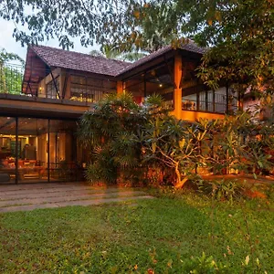 Villa Toya Toya By Veo, Stayvista - 3bhk River-view With Jacuzzi Kozhikode