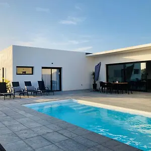 Villa Tempo Stylish 3 Bedroom With Pool Lajares